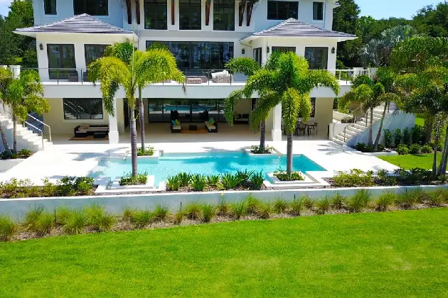 Creating A Pool Paradise: A Luxury Mansion With Pool Design