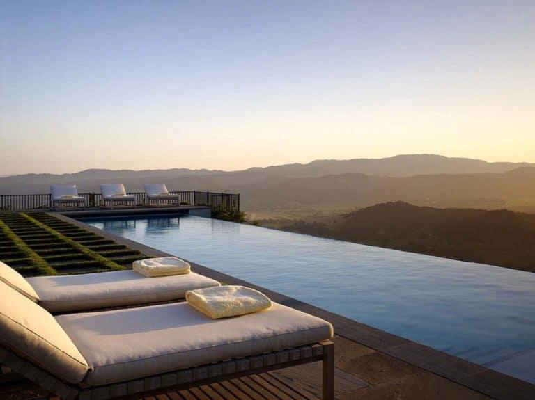 Infinity Edge Pool The Ultimate Luxury   Infinity Edge Pool 05.webp