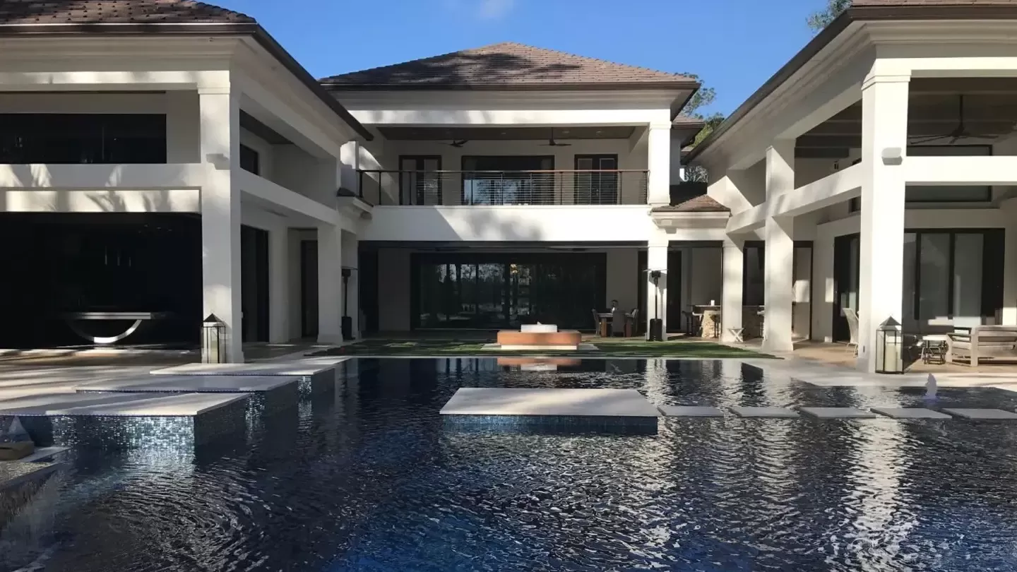 swimming pool swimming pool