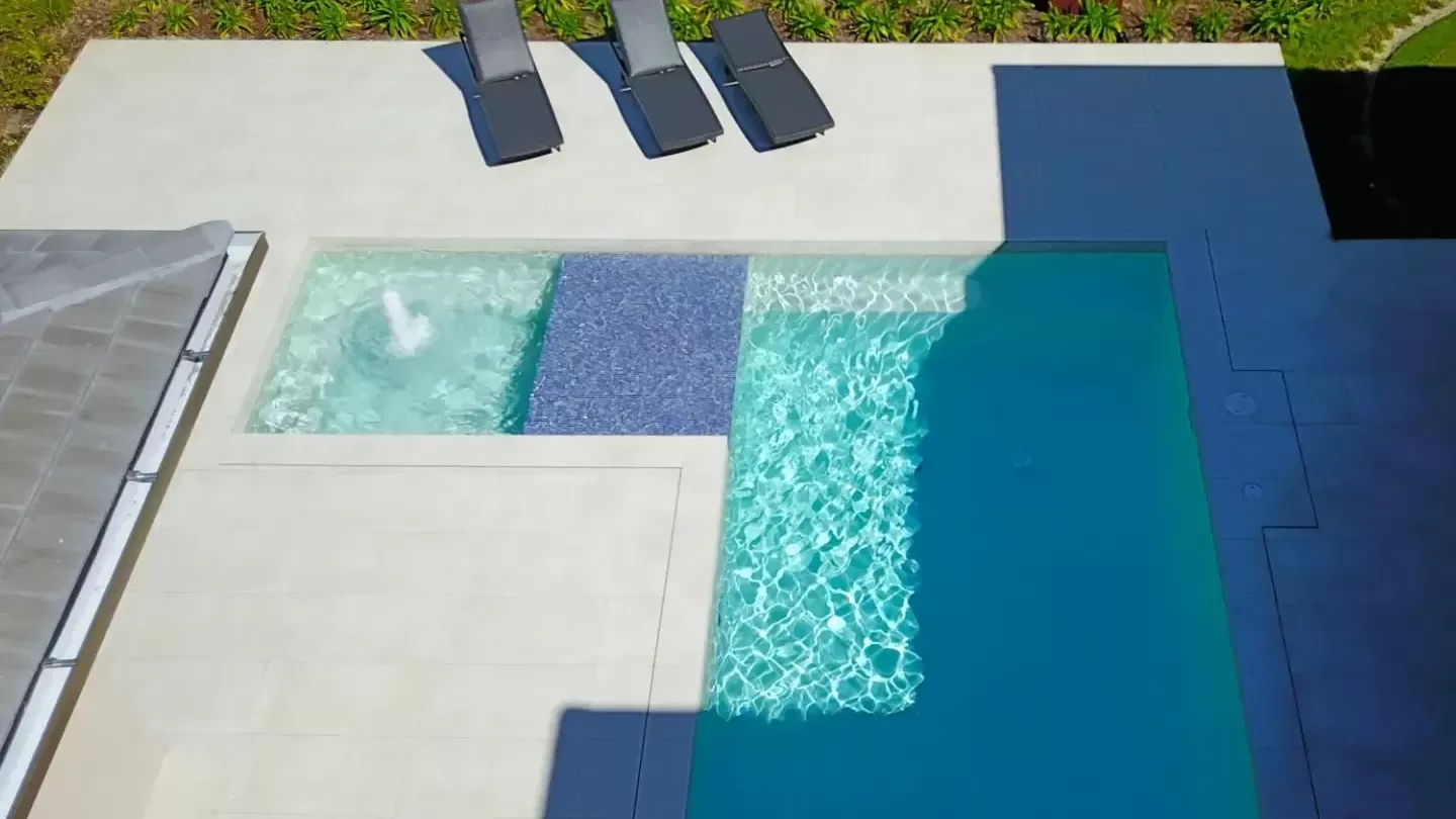 swimming pool swimming pool