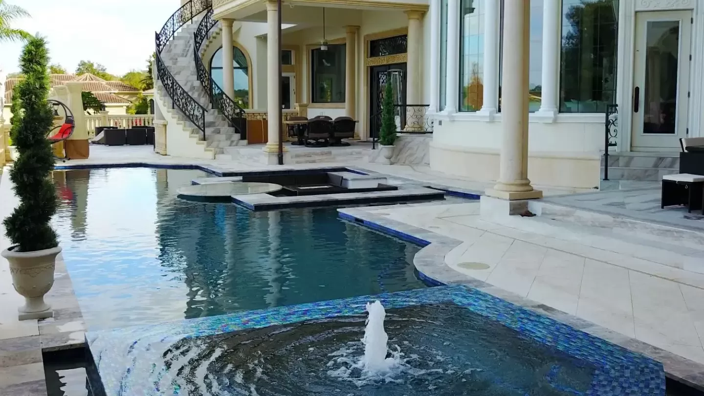 swimming pool swimming pool