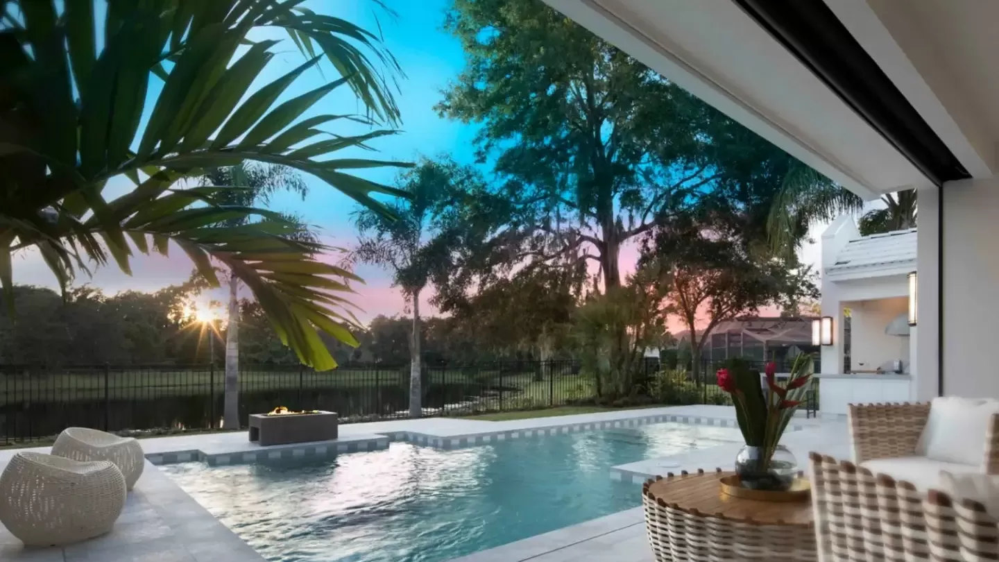 swimming pool swimming pool